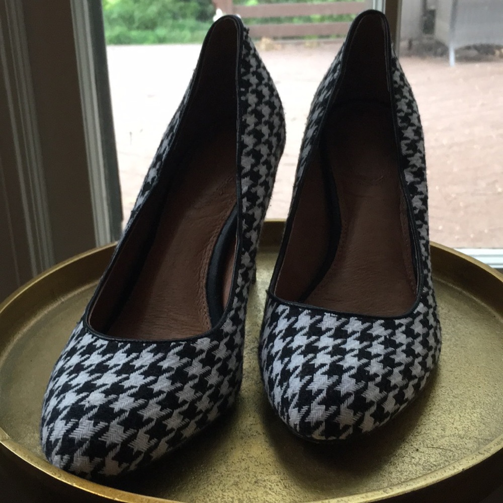 Corso como houndstooth heels